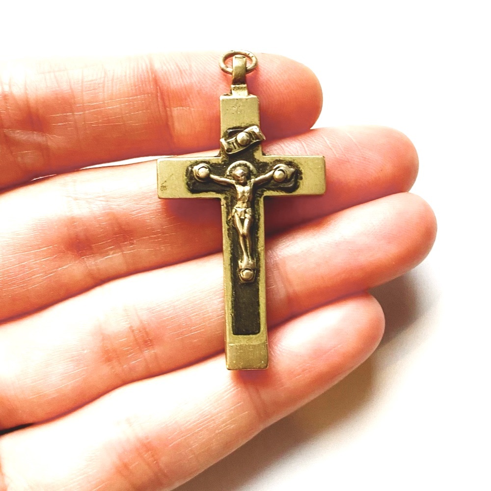 ✝️Vintage brass rosary cross jewelry pendant